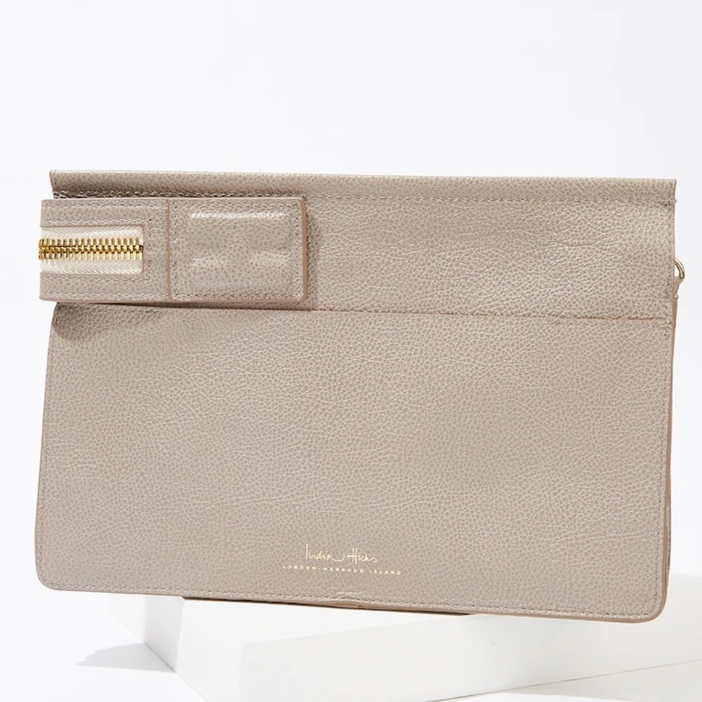 👜 India Hicks Big Zipper Leather Clutch – Taupe Pebbled Leather